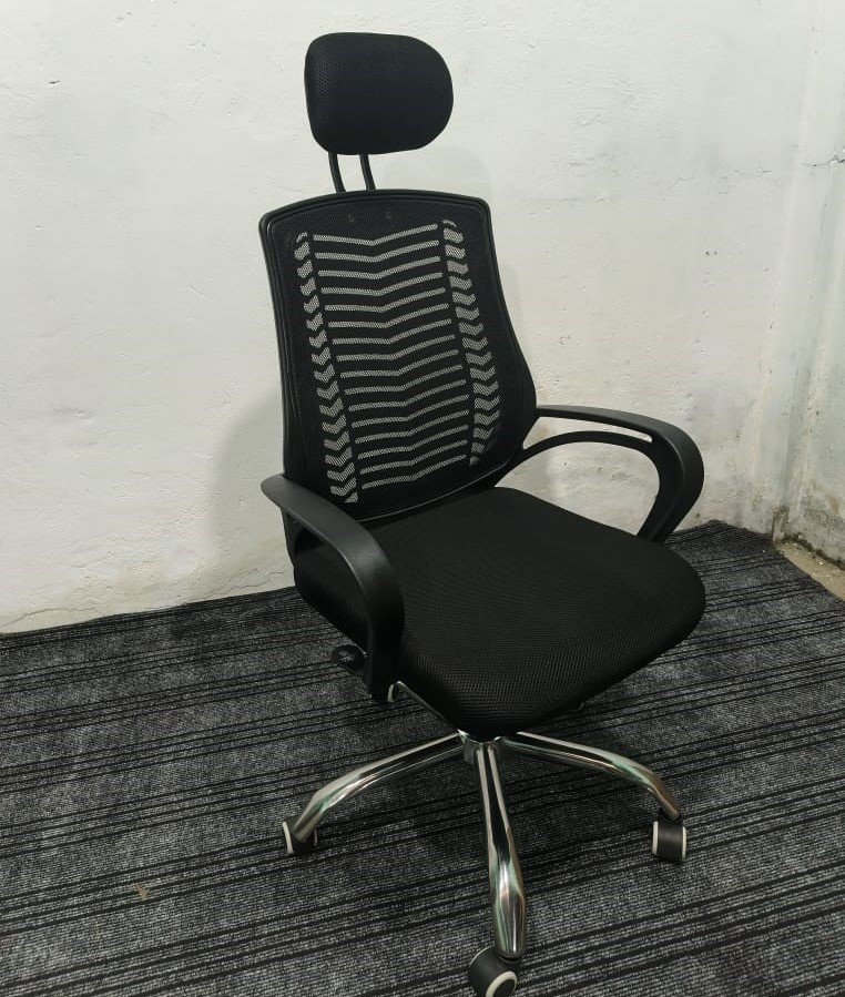 V Mesh Chair –কালো কালার